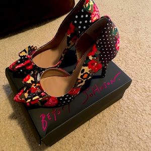 New Betsy Johnson Leopard Floral Heels